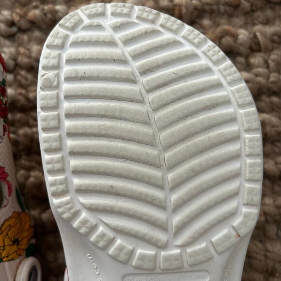 Crocs Classic Clogs Floral Print – Women’s Size 6 - Picture 10 of 12